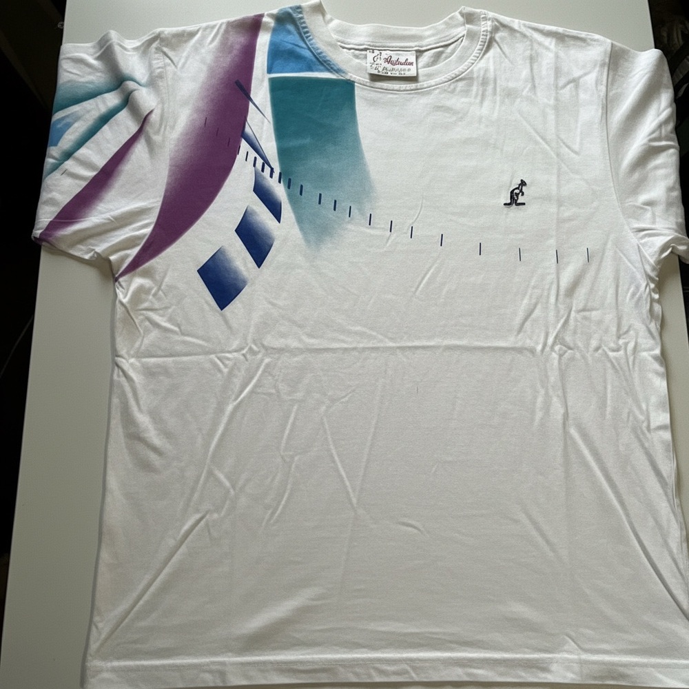 Women’s Australian L’Alpina 80s Graphic White Tee. Vintage.  Italian-made.